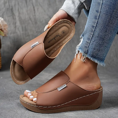 SARA - Comfortable Slides with Arch Support