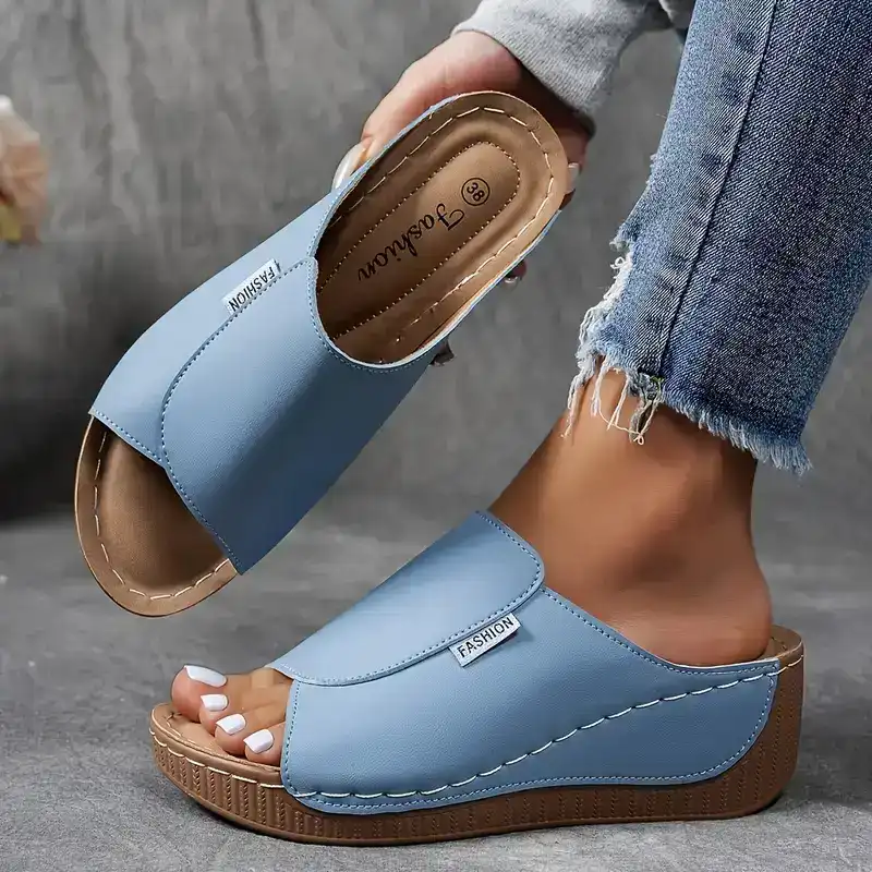 SARA - Comfortable Slides with Arch Support