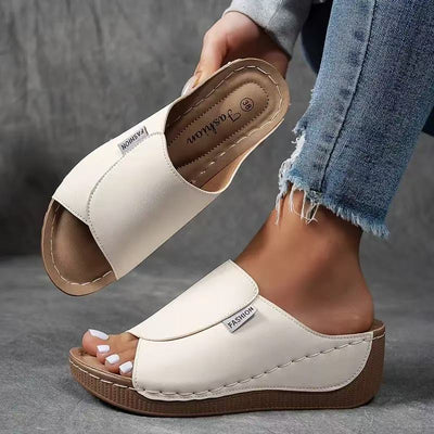 SARA - Comfortable Slides with Arch Support