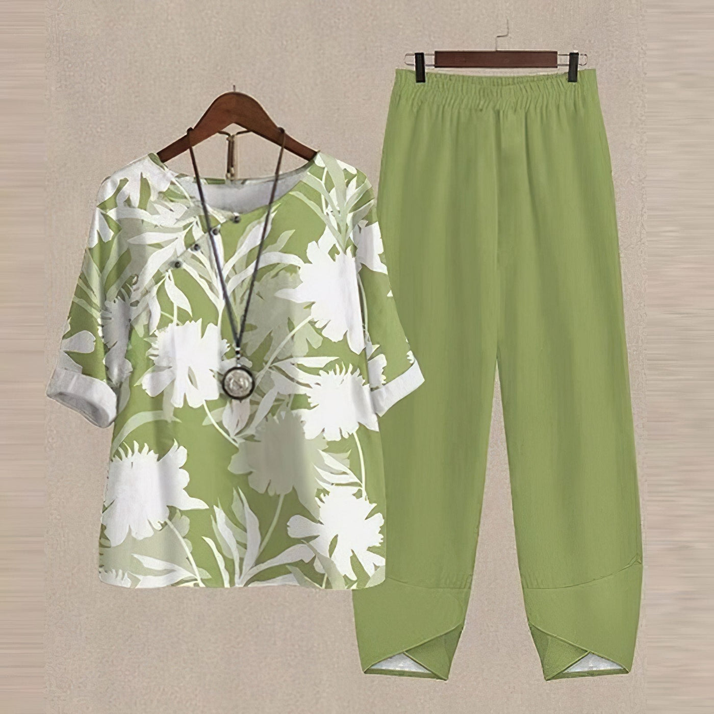 LIV - Elegant and Comfortable Set with Sweater and Pants